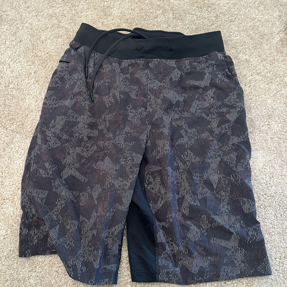 Lululemon Shorts Medium Excellent Condition.
